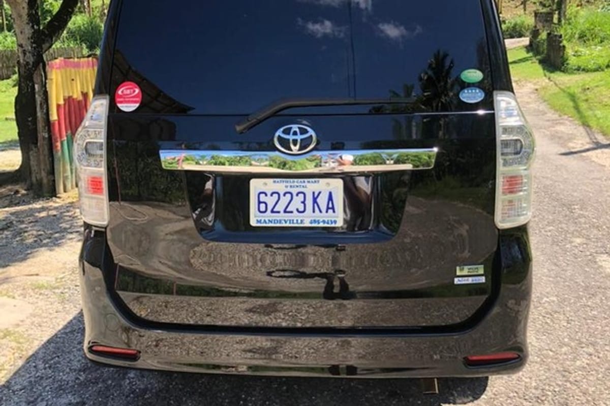 Toyota Voxy 2,0L 2012