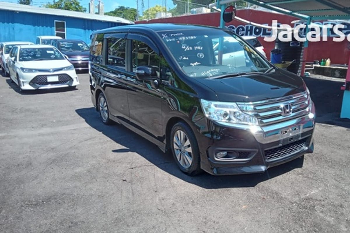 Honda Stepwgn Spada 2,0L 2013