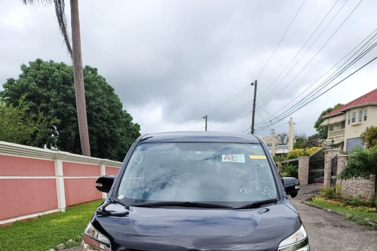 Toyota Voxy 2,0L 2013