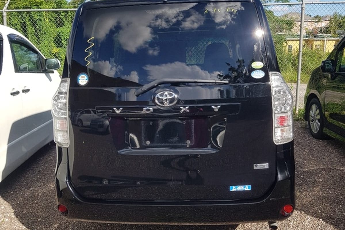 Toyota Voxy 2,0L 2013