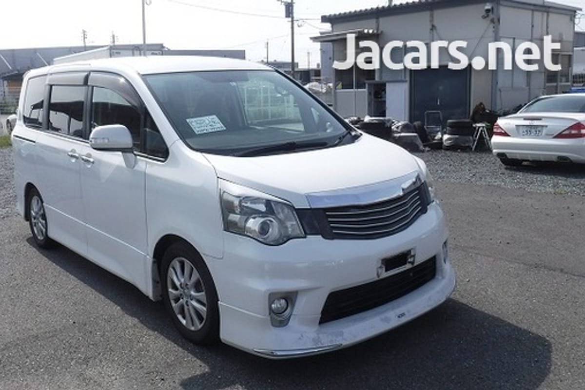 Toyota Noah 1,8L 2013