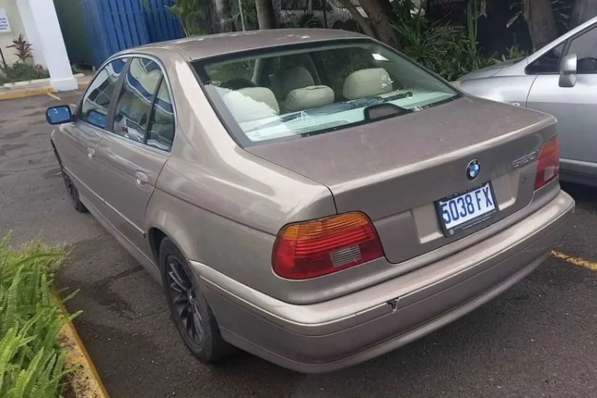 2002 BMW 520i