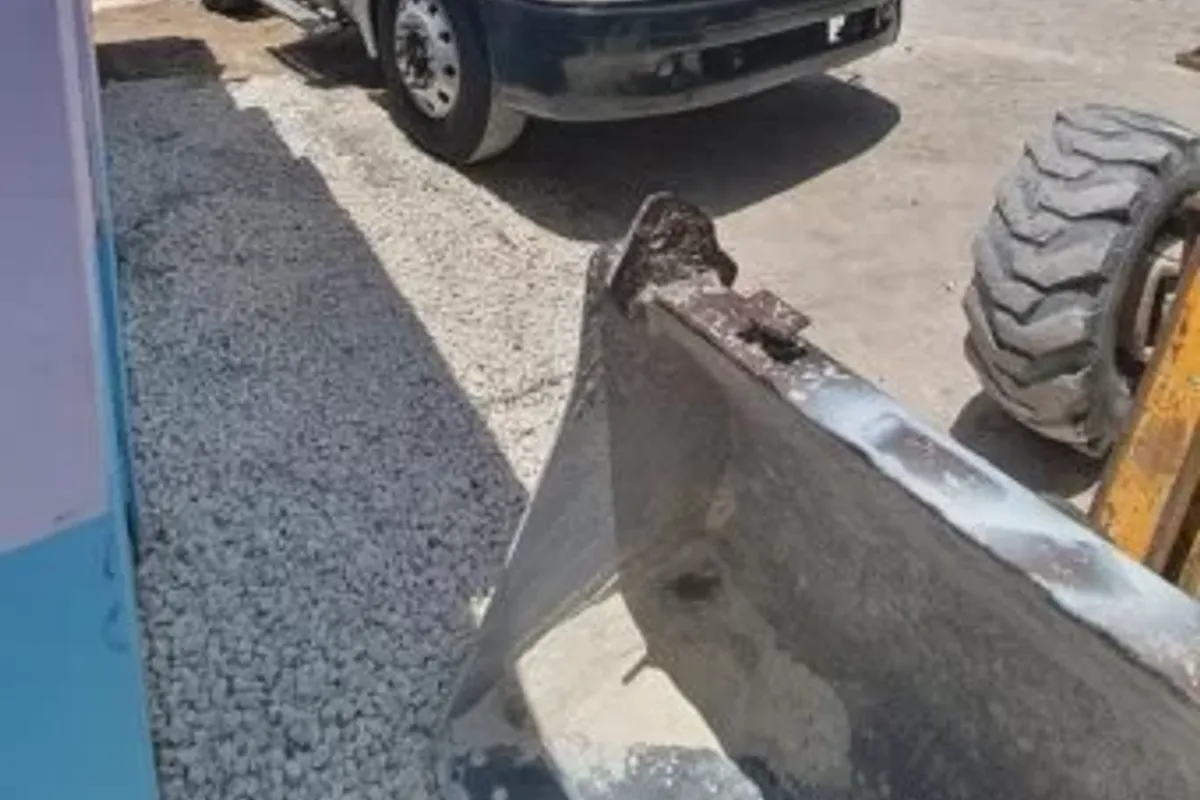 2004 Freightliner Truck