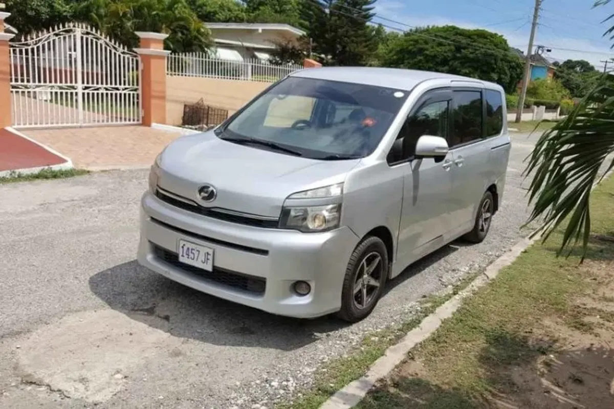 2012 Toyota Voxy