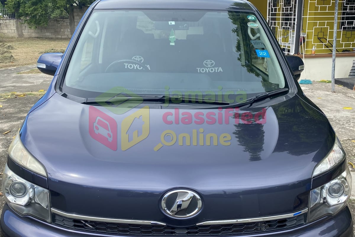 For Sale: 2013 Toyota Voxy