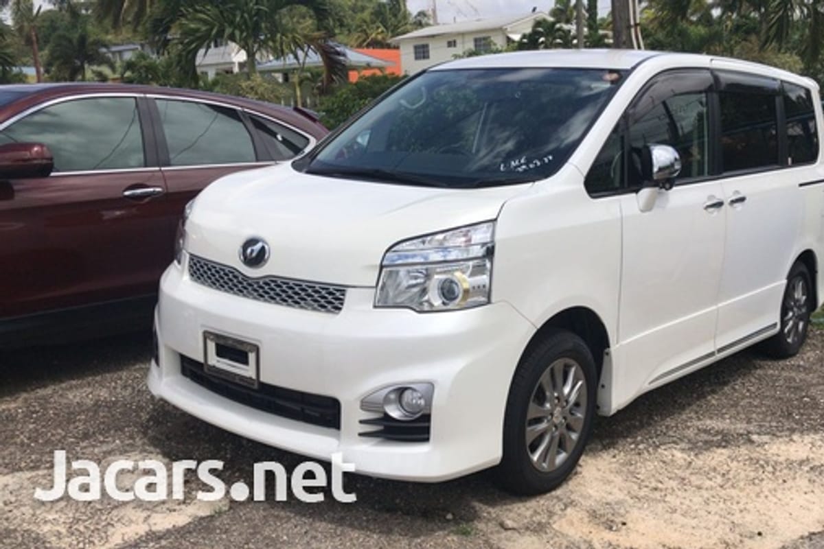 Toyota Voxy 2,0L 2014