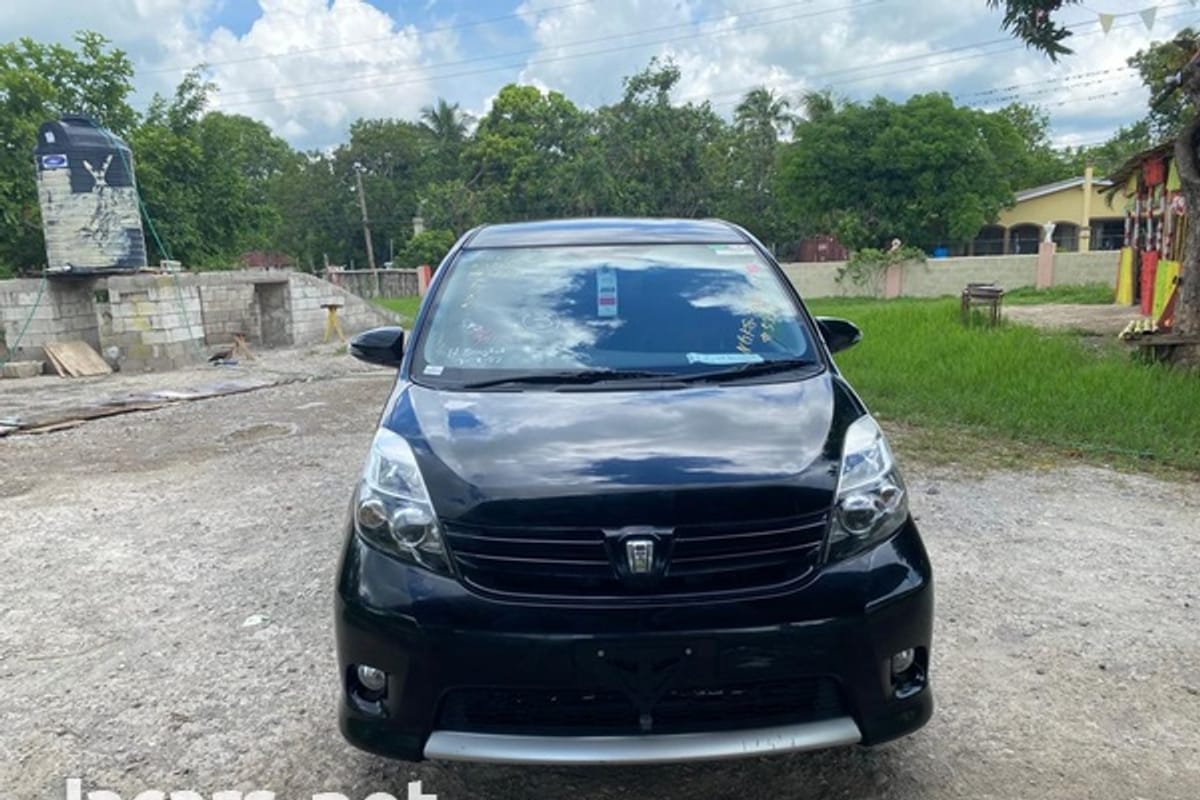 Toyota Isis 2,0L 2013