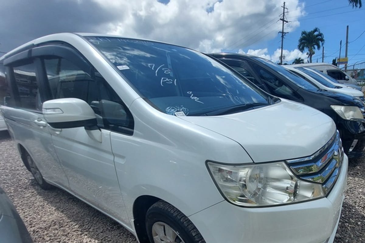 Honda Stepwgn 2,0L 2014