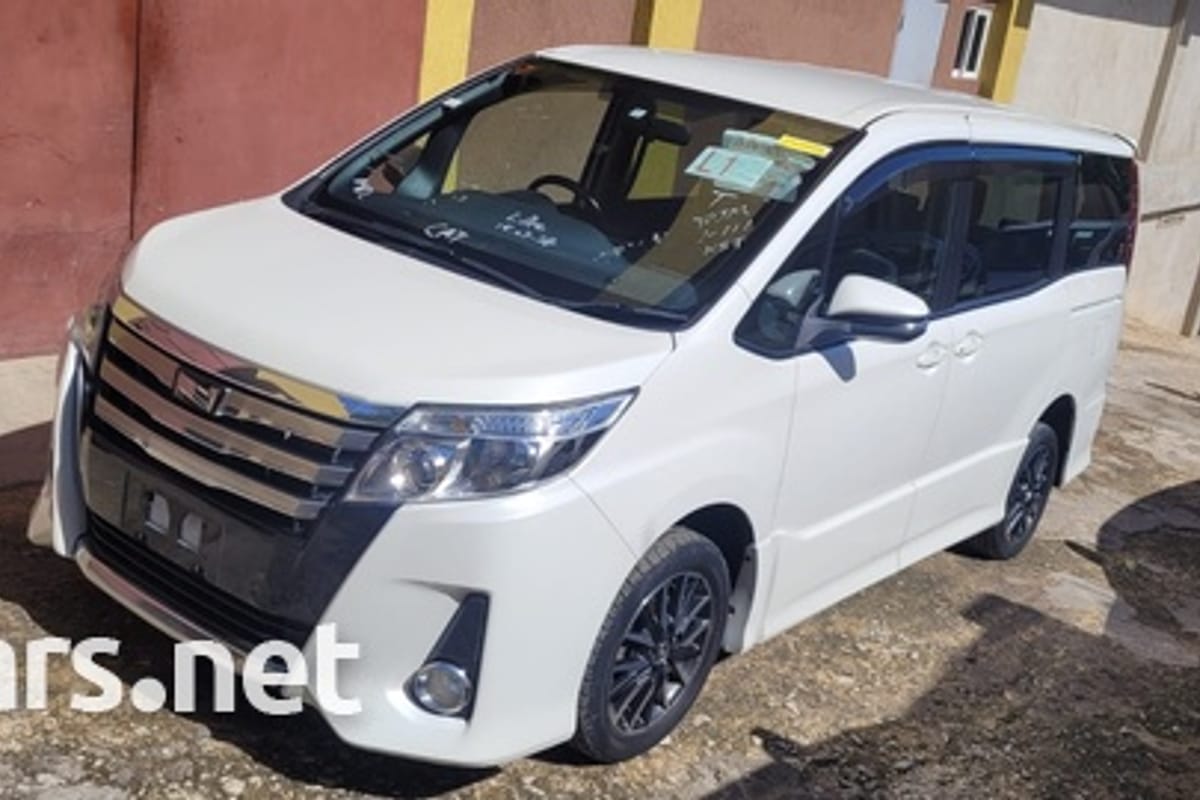 Toyota Noah 2,0L 2014