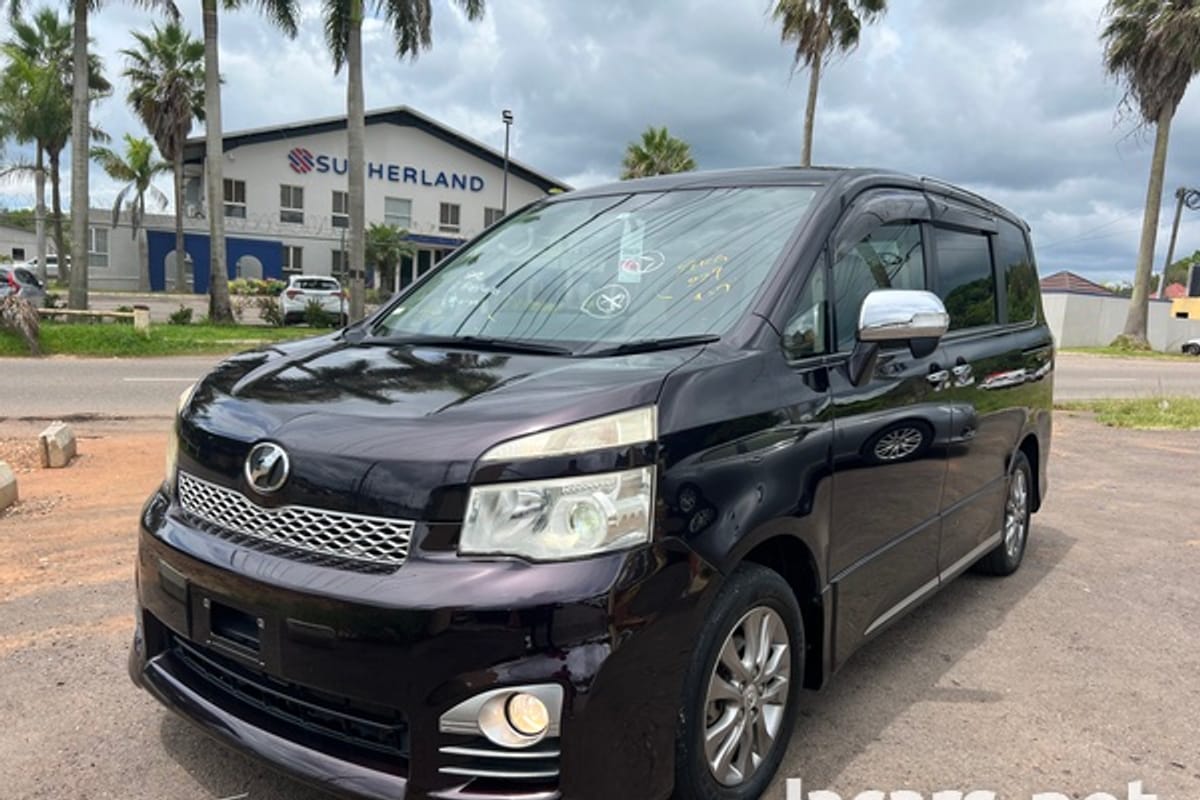 Toyota Voxy 2,0L 2013