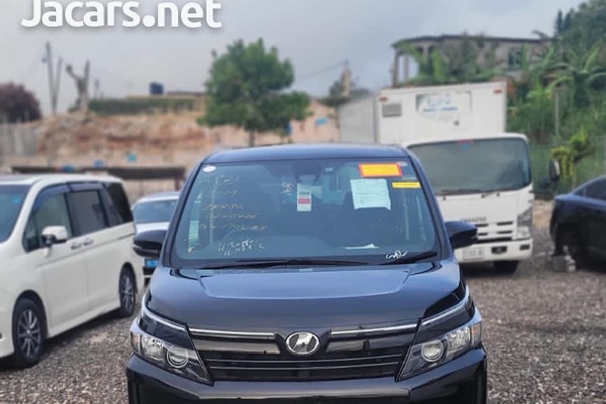 Toyota Voxy 2,0L 2016