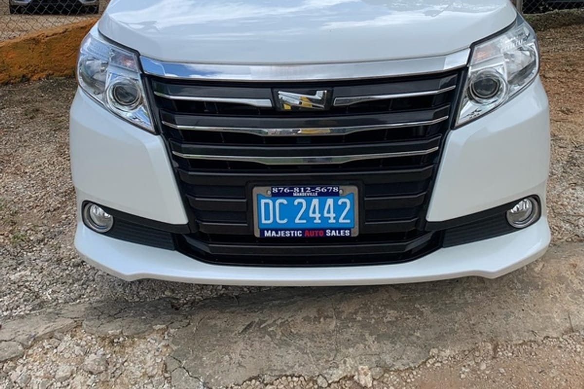 Toyota Noah 2,0L 2016