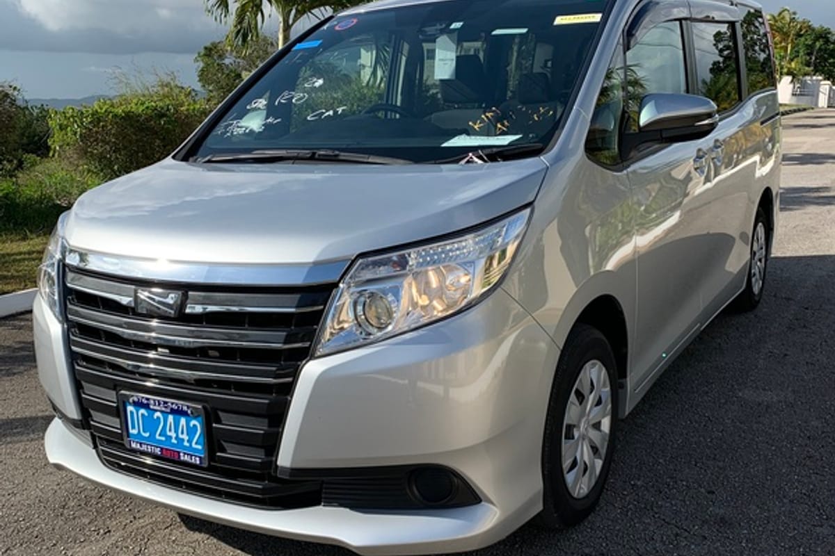 Toyota Noah 2,0L 2016