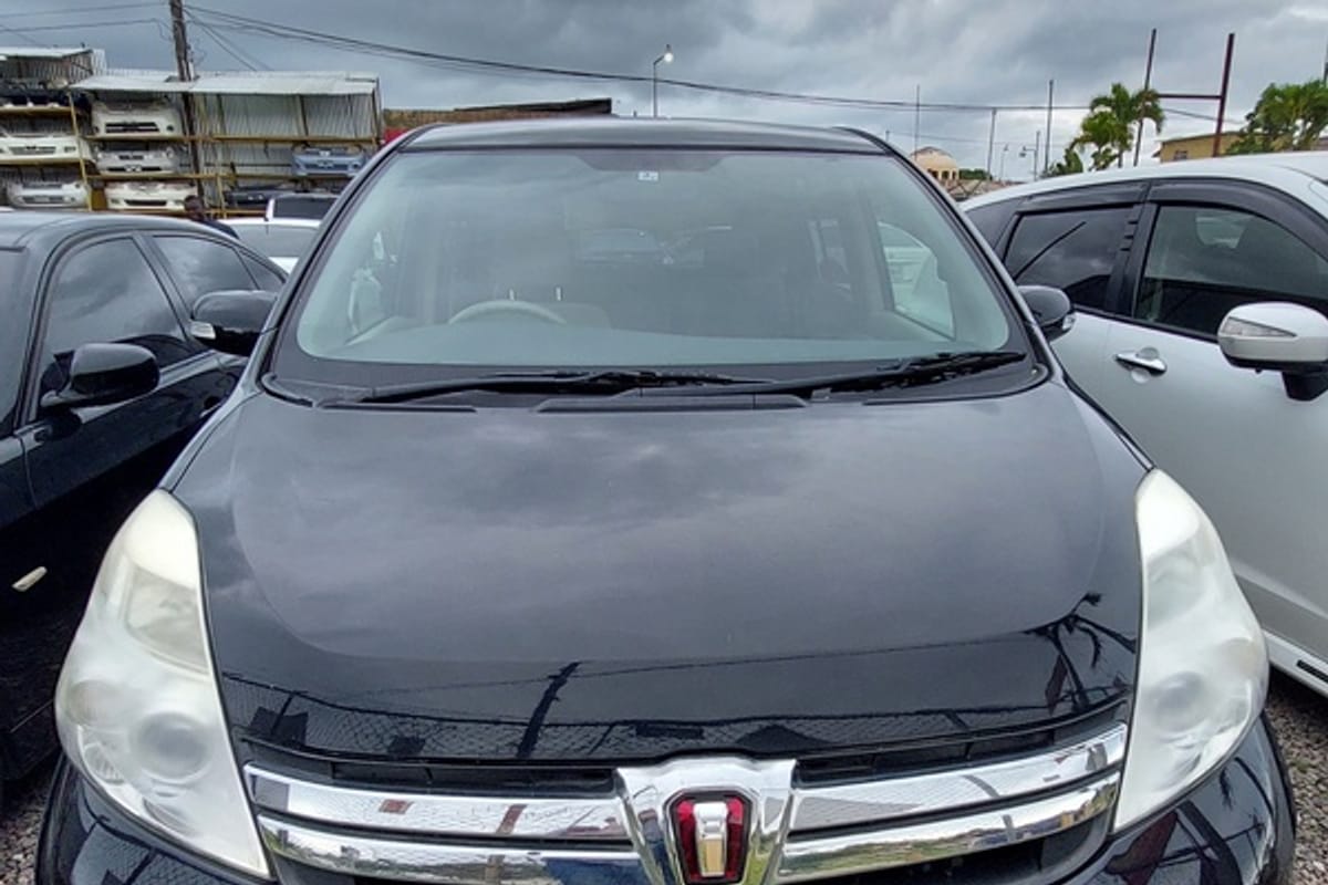 Toyota Isis 1,8L 2012