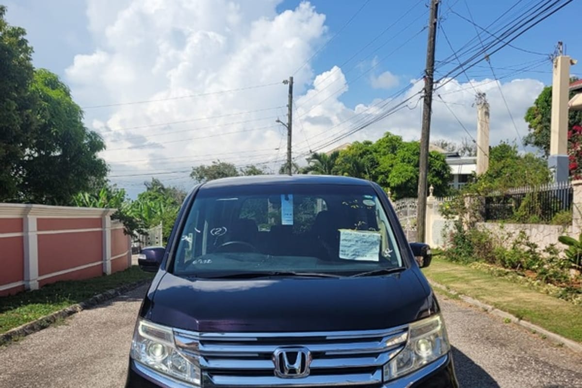 Honda Stepwgn Spada 2,0L 2013