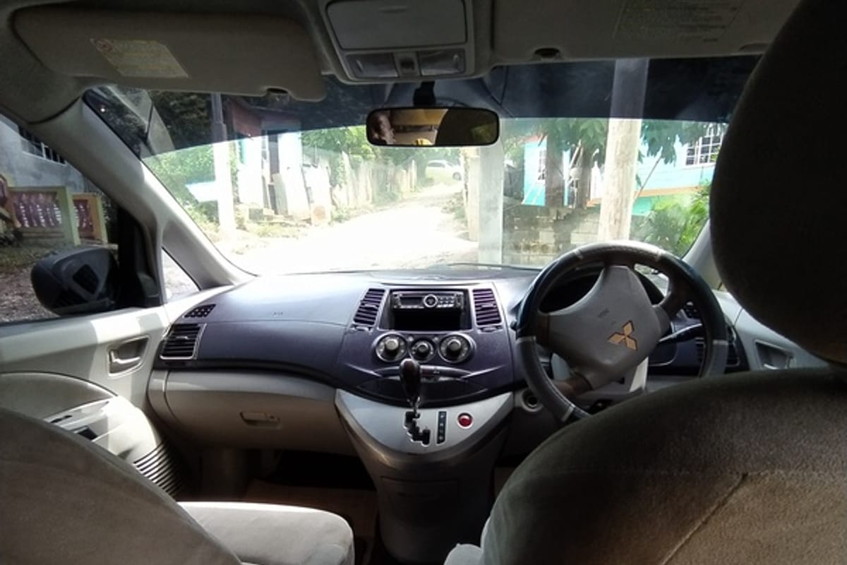 Mitsubishi Grandis 2,3L 2005