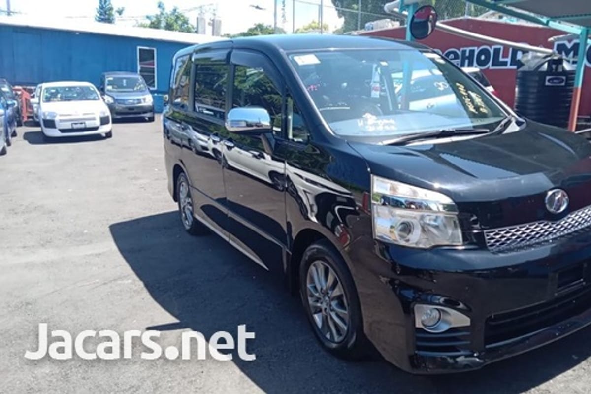 Toyota Voxy 2,0L 2013