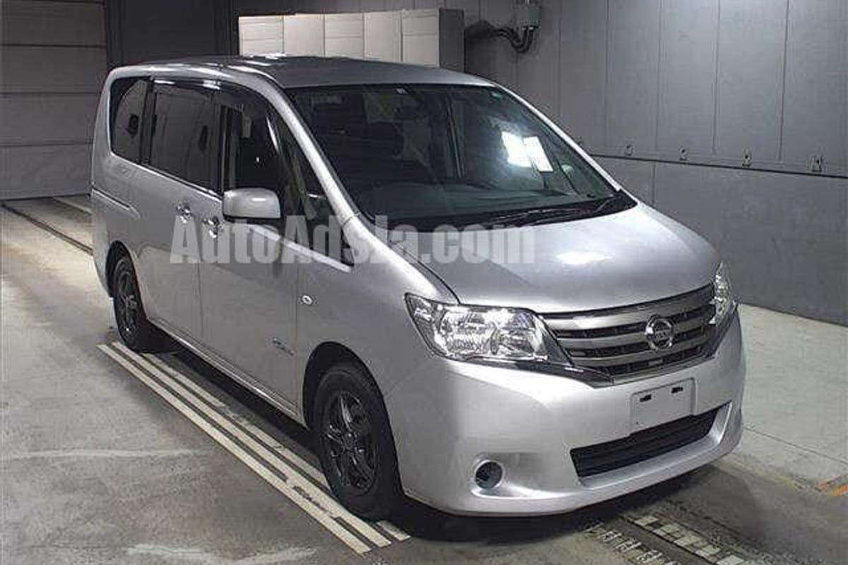 2013 Nissan Serena Hybrid