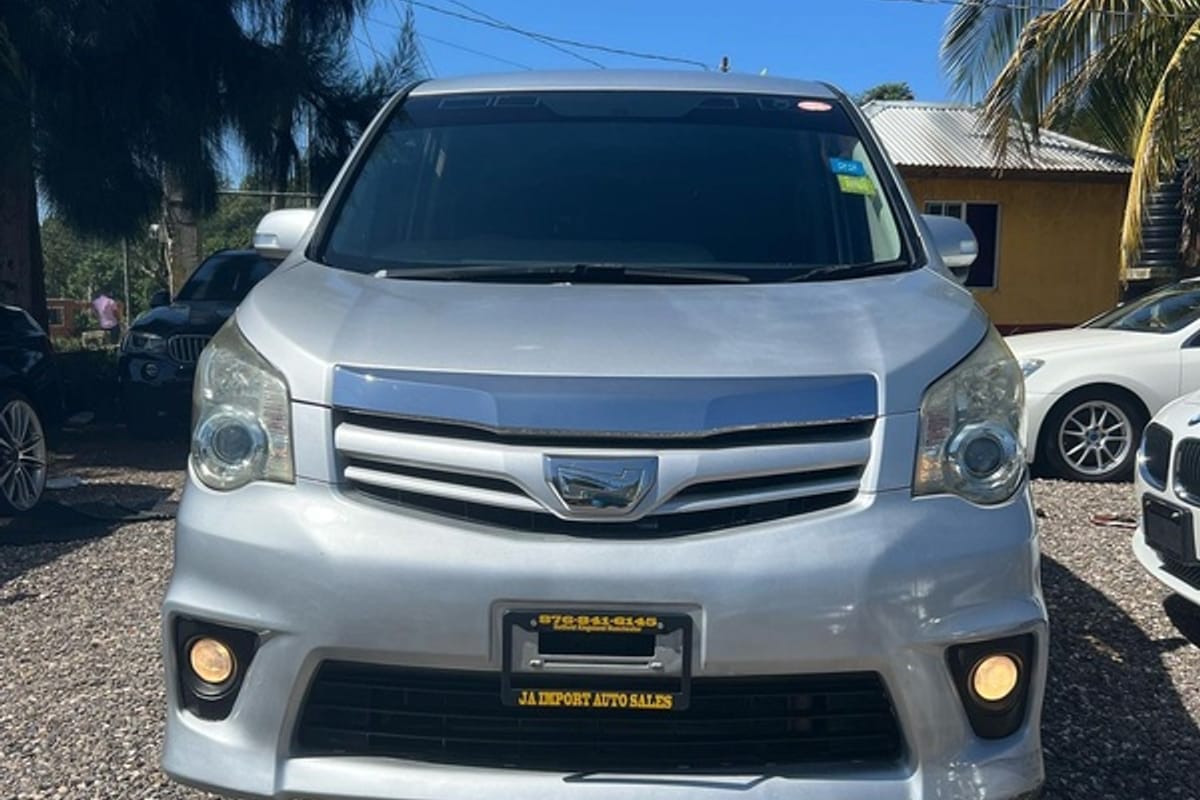 Toyota Noah 2,0L 2010