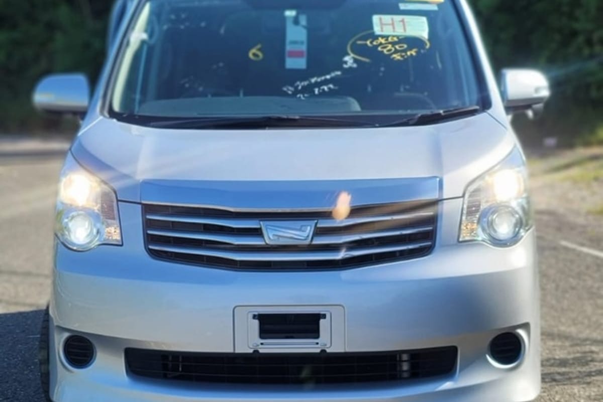Toyota Noah 2,0L 2013