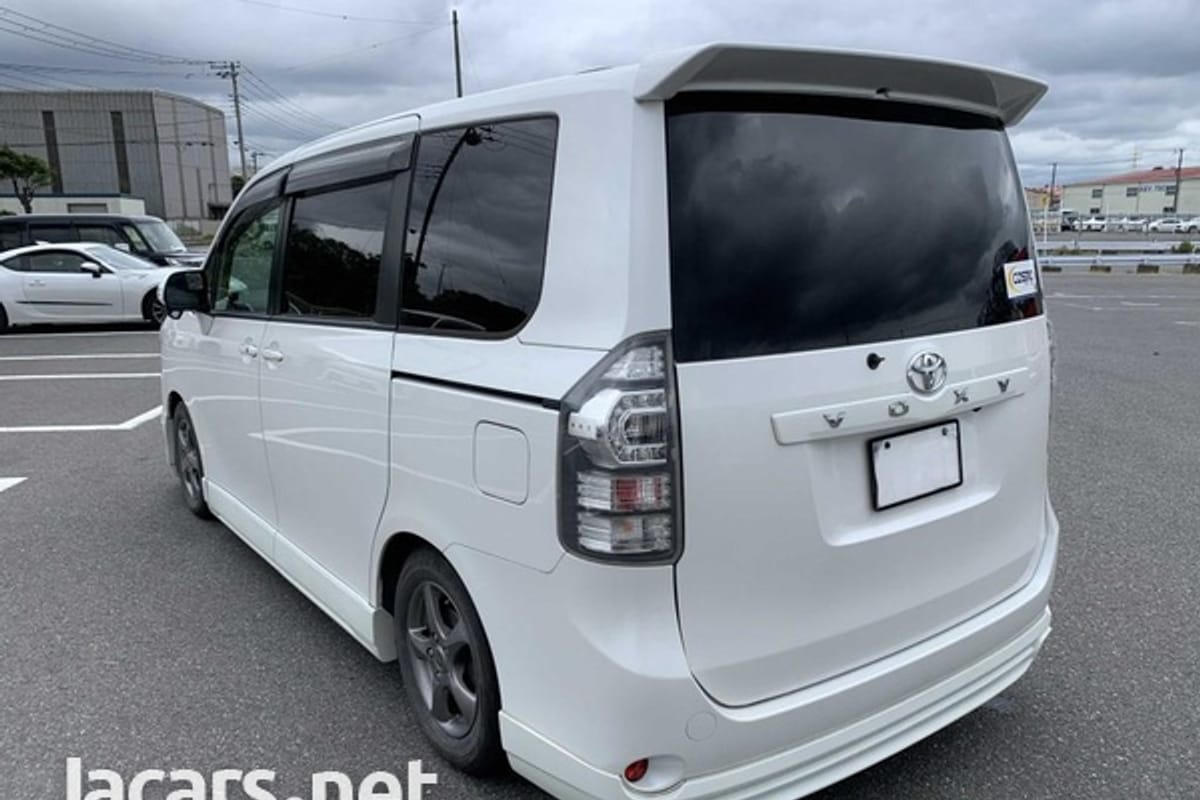 Toyota Voxy 2,0L 2013