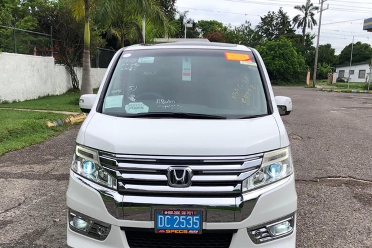 Honda Stepwgn Spada 2,0L 2013