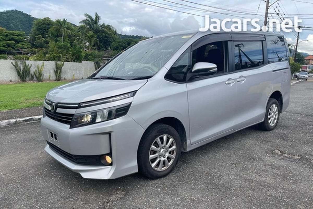 Toyota Voxy 2,0L 2017