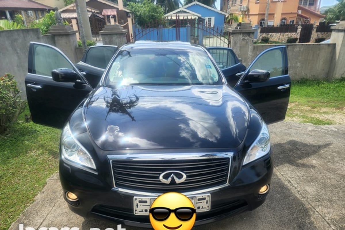 Infiniti Q70 2,5L 2014