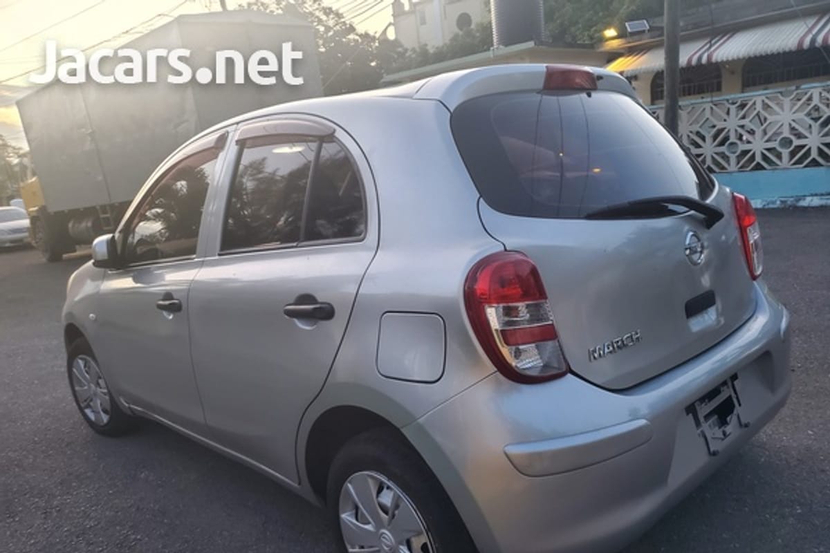 Nissan March 1,2L 2013