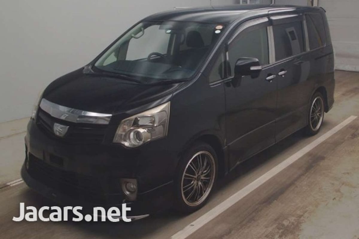 Toyota Noah 1,8L 2013