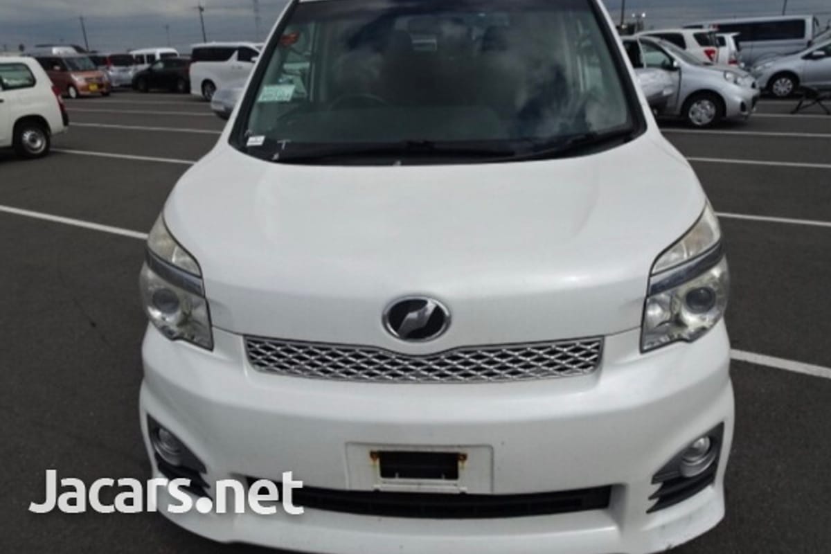 Toyota Voxy 2,0L 2013