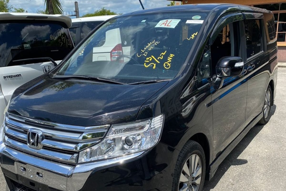 Honda Stepwgn 2,0L 2013