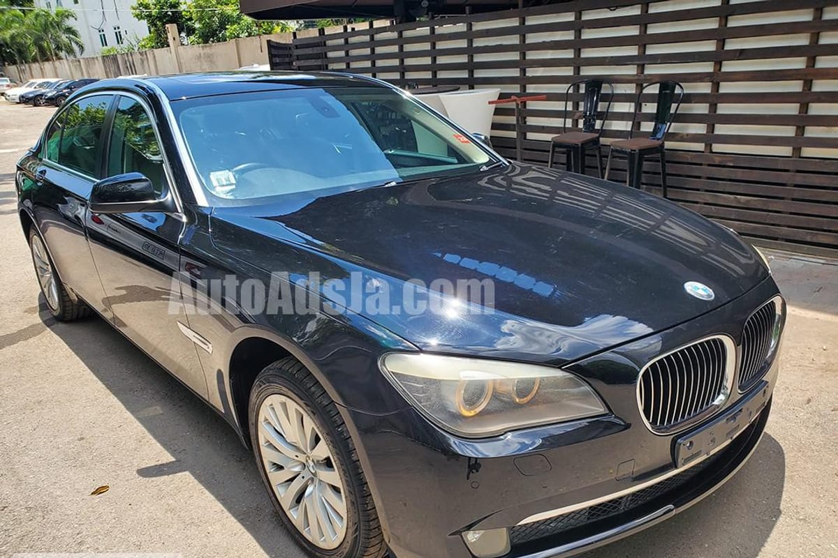 2011 BMW 730i