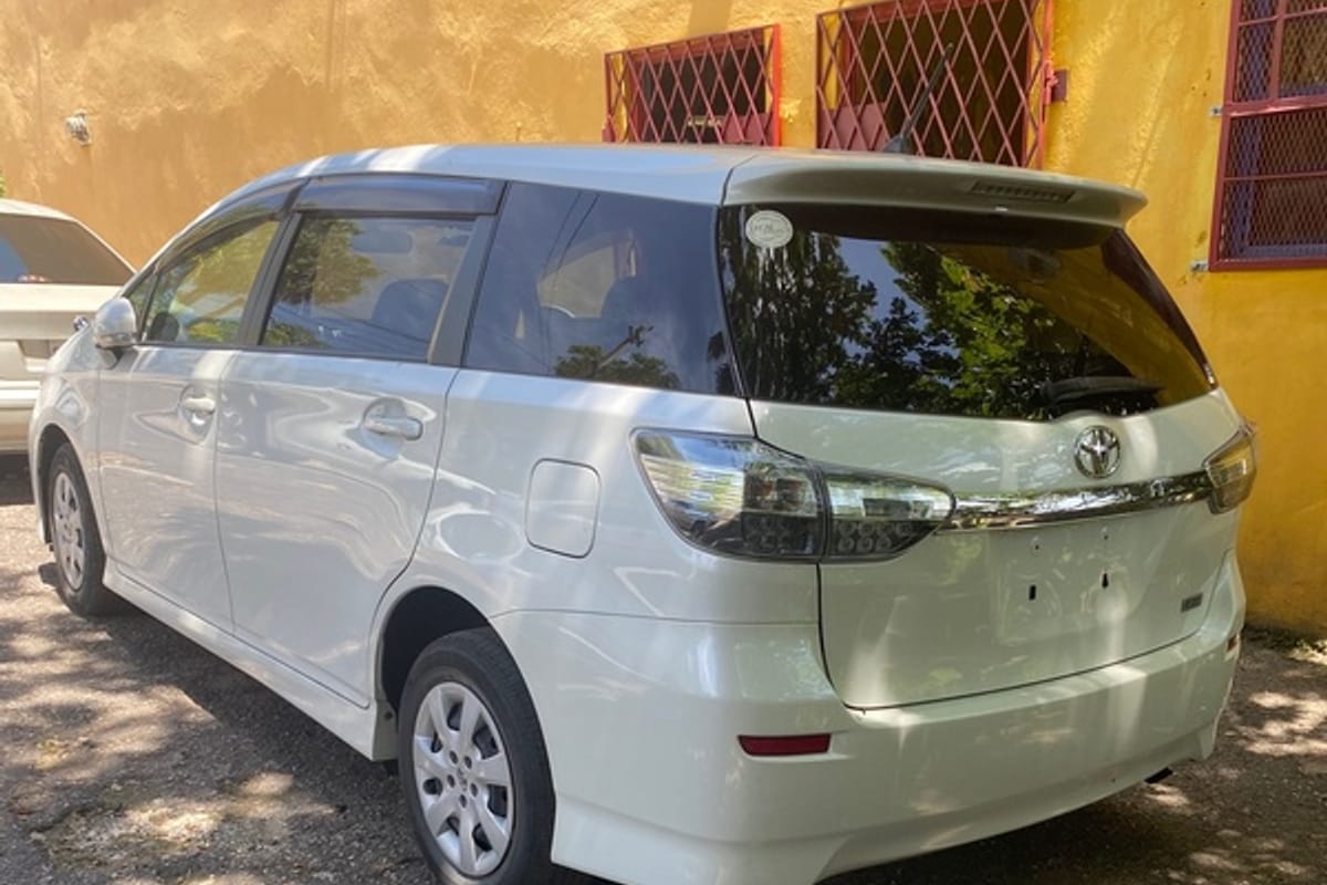 Toyota Wish 1,8L 2014