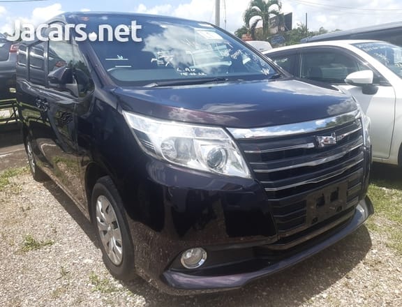 Toyota Voxy 2,0L 2014