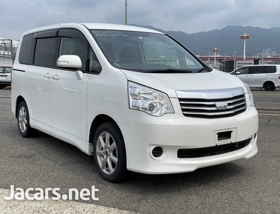 Toyota Noah 2,0L 2013