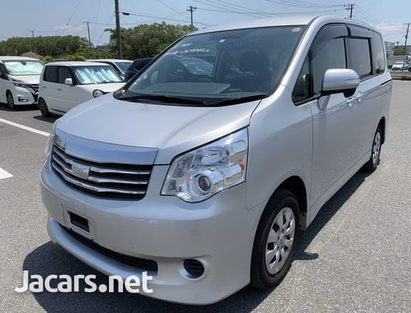 Toyota Noah 2,0L 2014