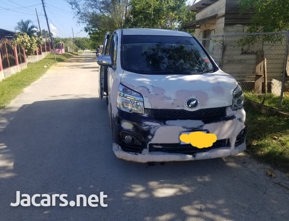 Toyota Voxy 2,0L 2013