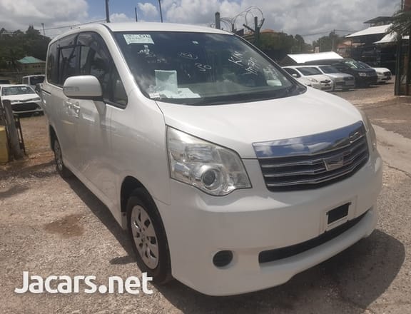 Toyota Noah 2,0L 2013