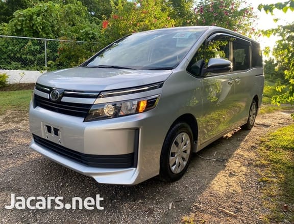 Toyota Voxy 2,0L 2016