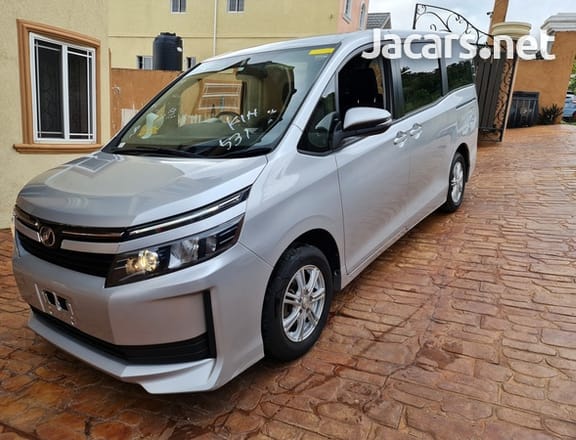 Toyota Voxy 2,0L 2017