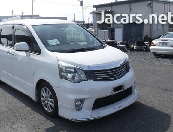 Toyota Noah 1,8L 2013