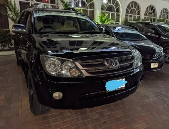 2008 TOYOTA FORTUNER BLACK