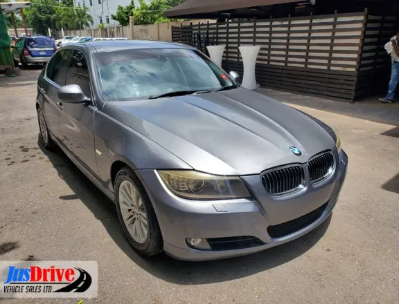 2010 BMW 325I