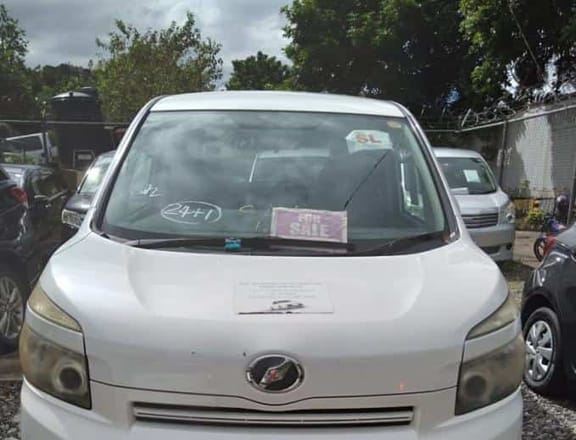 2010 toyota voxy