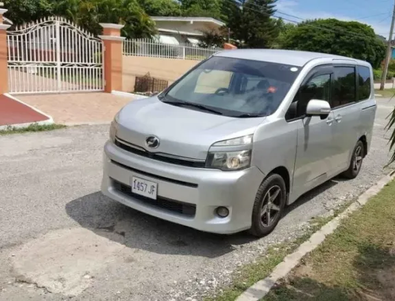 2012 Toyota Voxy