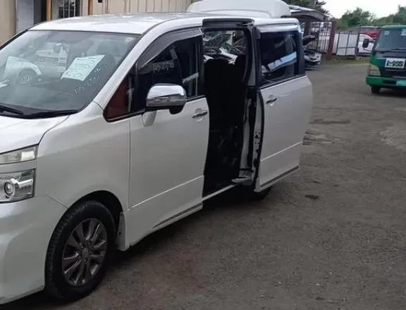 2013 /2012 Toyota voxy