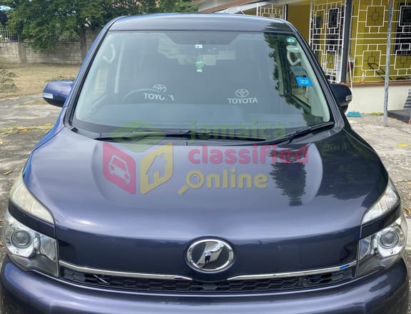 For Sale: 2013 Toyota Voxy