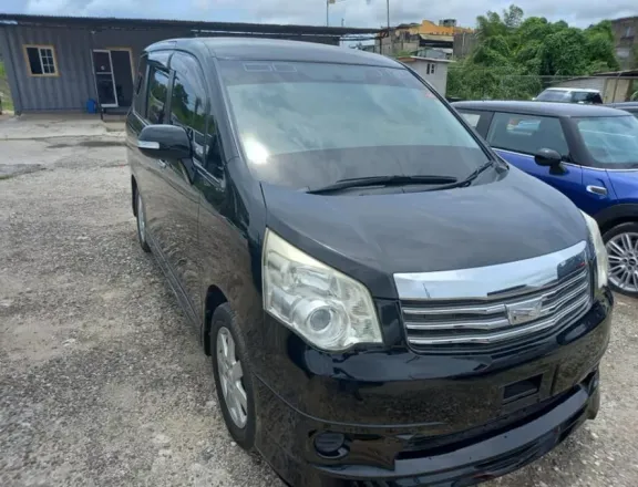 2013 Toyota Noah