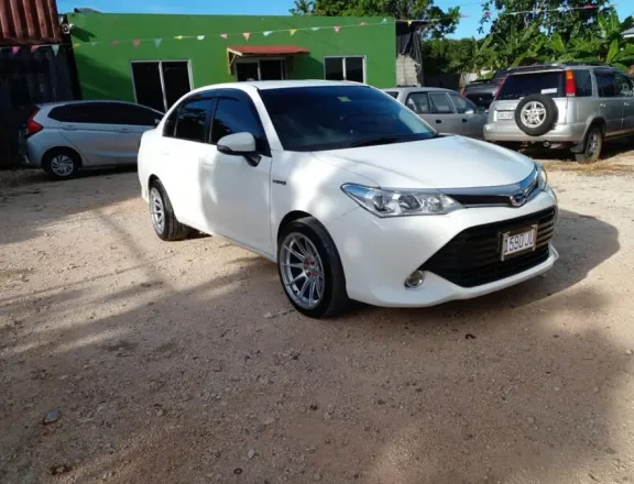 2015 Toyota Corolla Axio Hybrid